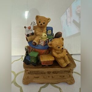 Music box Vintage Bear with toys EUC
Video down below music box works❤️
